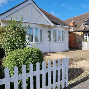  Holiday home Cosy Bournemouth
